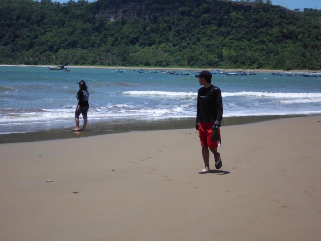 Wisata Menarik di Pantai Tamban Indah Malang
