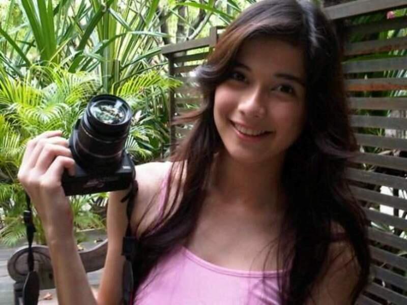 Airis Emiliana - Pemeran SitKom Otomatis Ngartis | Cantiknya Kebangetan