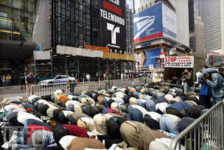 Subhanallah Foto Foto Saat Sholat tanpa Mengenal Waktu