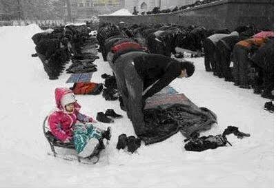 Subhanallah Foto Foto Saat Sholat tanpa Mengenal Waktu