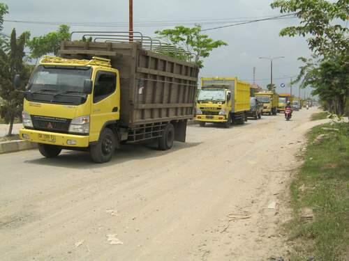 Jalanan Samarinda dijajah truck dan tronton