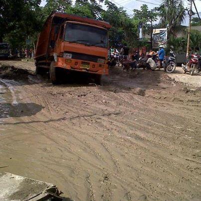 Jalanan Samarinda dijajah truck dan tronton