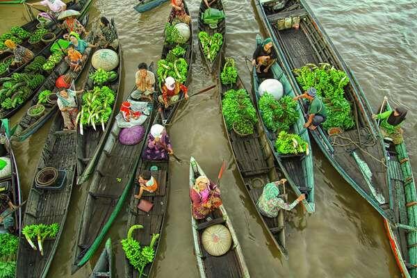 Pasar Bisu dan 4 Pasar Unik Lainnya di Indonesia