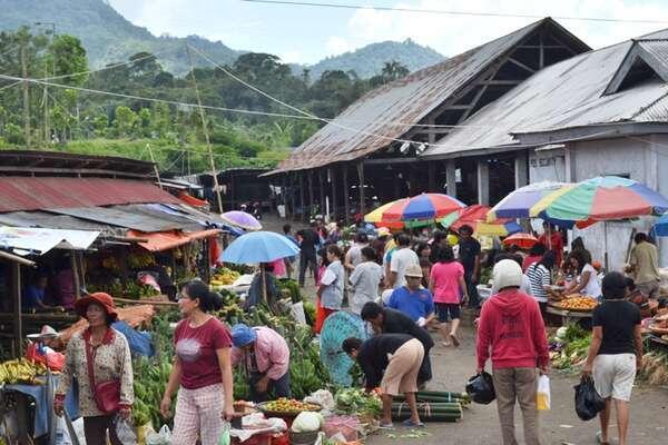 Pasar Bisu dan 4 Pasar Unik Lainnya di Indonesia