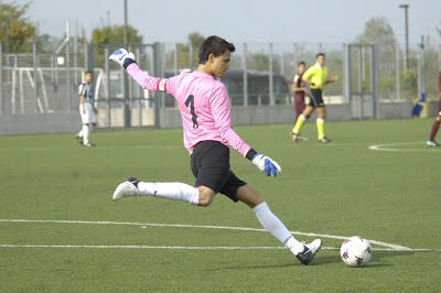 kiper utama Juventus U-17 orang asli kelahiran indo loh gan &gt;.&lt;