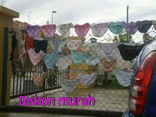 kalau obral kaos,sandal uda umum di jalanan..kalau obral ginie komentar ente gmna gan