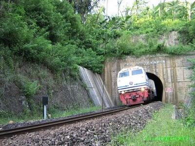 10 Terowongan Kereta Api Terpanjang di Indonesia