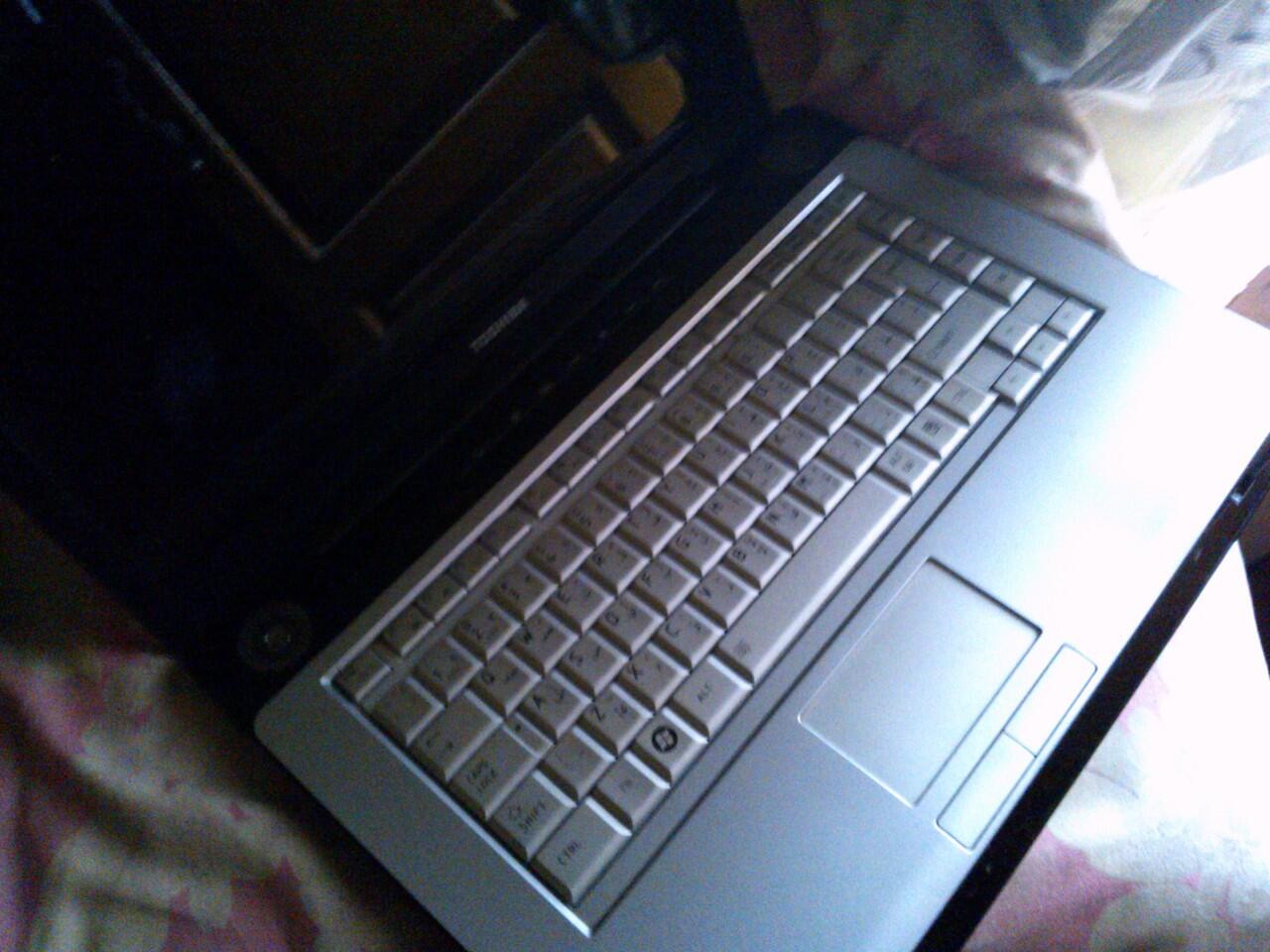 Laptop Toshiba Satellite A200-1M6 Masih Muluusss gaan