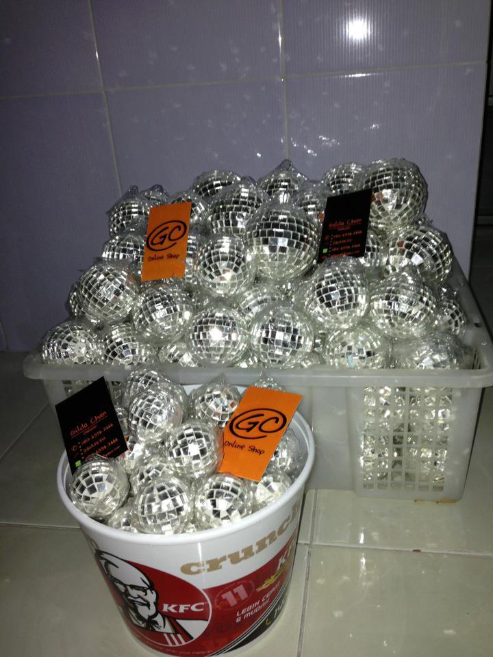 | |Bola Disko / Disco Ball ASLI BUATAN KACA | |