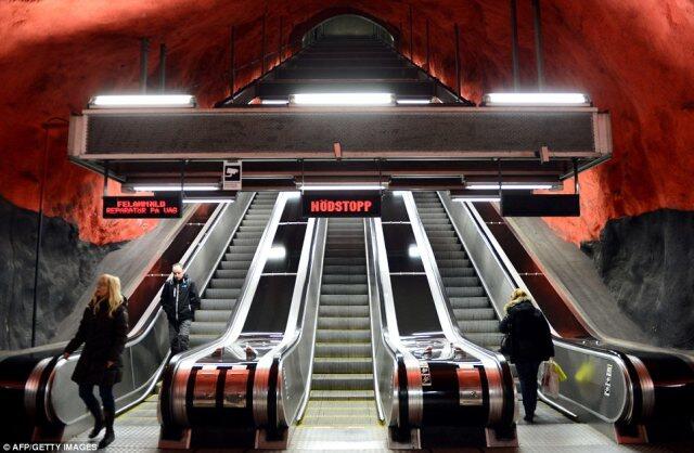 Mengintip Keindahan Stasiun Kereta Bawah Tanah Stockholm