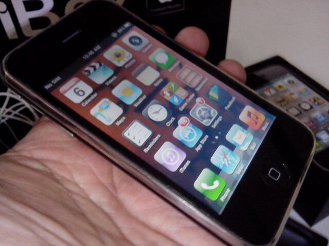 iPhone 3Gs 8Gb Lengkap, Normal & Mulus...