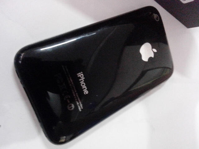 iPhone 3Gs 8Gb Lengkap, Normal & Mulus...