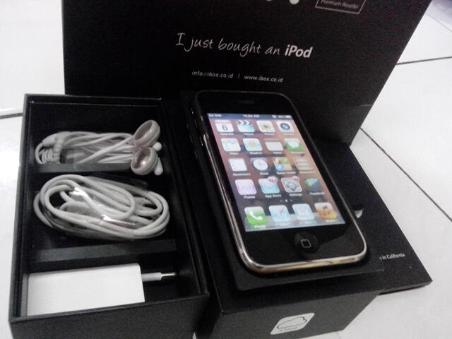 iPhone 3Gs 8Gb Lengkap, Normal & Mulus...