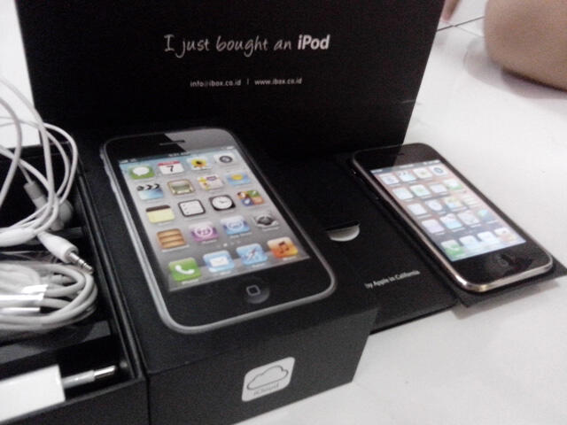 iPhone 3Gs 8Gb Lengkap, Normal & Mulus...