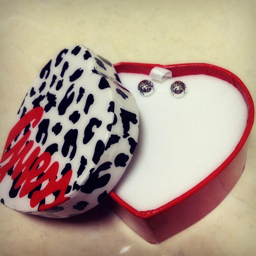 dijual : anting GUESS ORI NEW