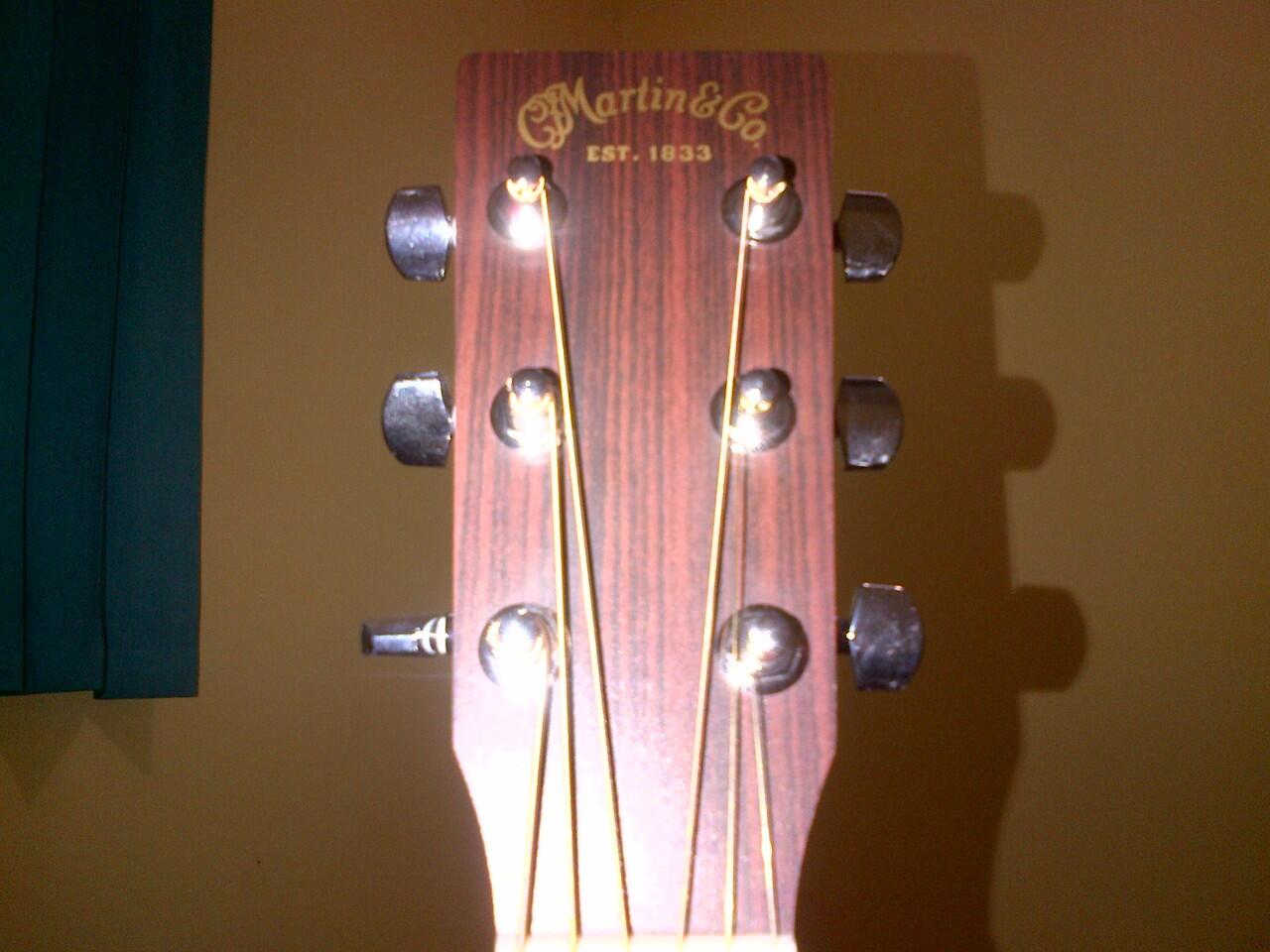 MARTIN GUITAR