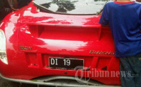 Astaga..Plat DI 19 &quot;ferari&quot; nya pak Dahlan di duga abal abal