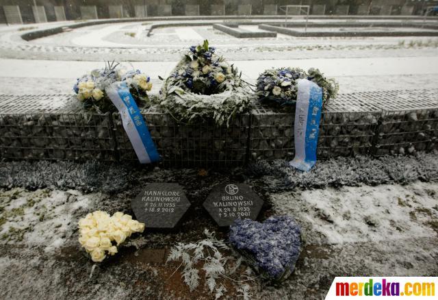 Makam ini khusus untuk penggila bola, tarifnya Rp 80 juta