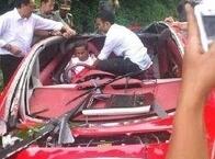 {DAHLAN ISKAN KECELAKAAN} Mobil Listrik Tucuxi Seusai Menabrak Tebing