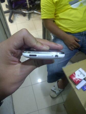 Jual Iphone 3GS 32GB FU white kondisi 97% harga bersaing