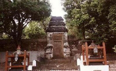 5 Makam Terunik di Indonesia