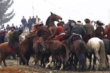 Buzkashi,Olahraga Berkuda Yang Penuh Darah