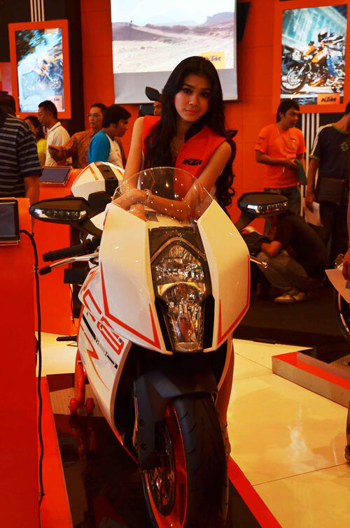 SPG KTM Cantik cantik Gan , CEKKRIIBOT !!