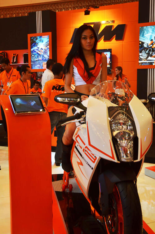 SPG KTM Cantik cantik Gan , CEKKRIIBOT !!