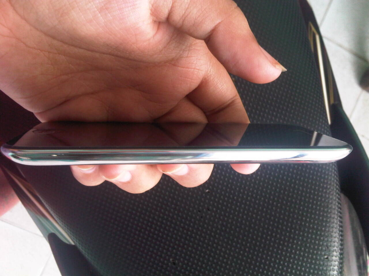 JUAL IPOD TOUCH 4 GEN 8GB BLACK FULLSET GARANSI PANJANG