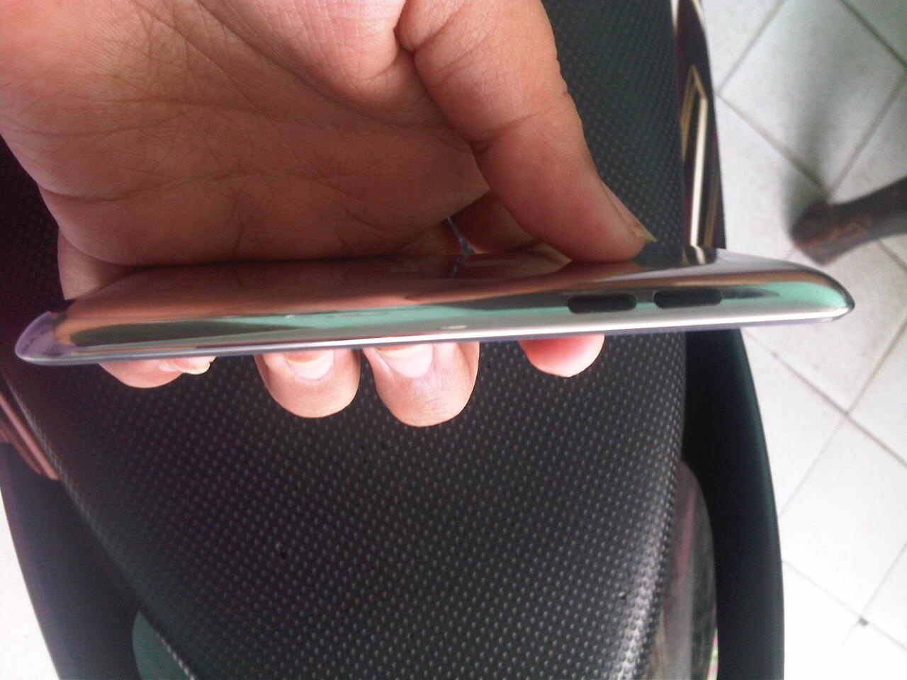JUAL IPOD TOUCH 4 GEN 8GB BLACK FULLSET GARANSI PANJANG