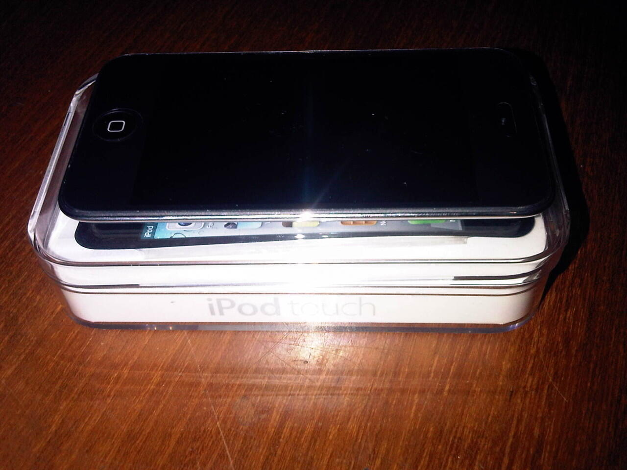 JUAL IPOD TOUCH 4 GEN 8GB BLACK FULLSET GARANSI PANJANG