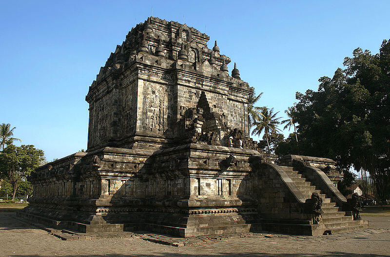 CANDI MENDUT - RELIEF FABEL DUNIA SARAT MORAL