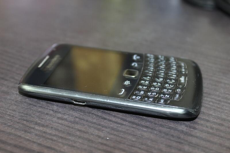 Jual Cepat Ipod touch (itouch gen 4 32gb) & Blackberry apollo 9630 murah (BU)