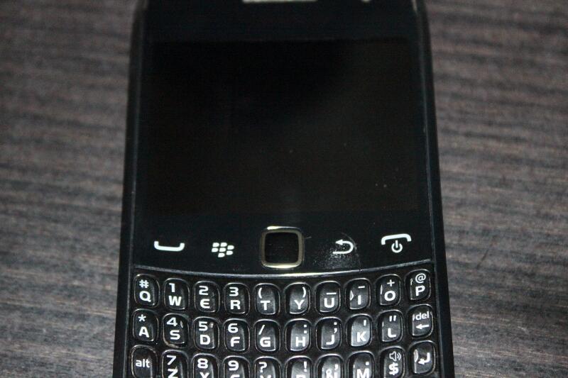 Jual Cepat Ipod touch (itouch gen 4 32gb) & Blackberry apollo 9630 murah (BU)