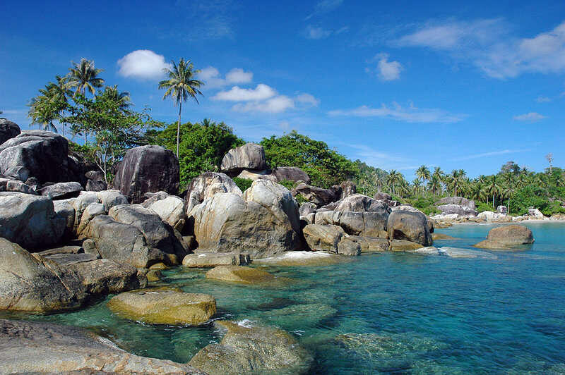 Pilih mana.. Pantai di Bali atau Pantai di Bangka Belitung gan