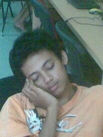 Beraneka macam model tidur di warnet with pic