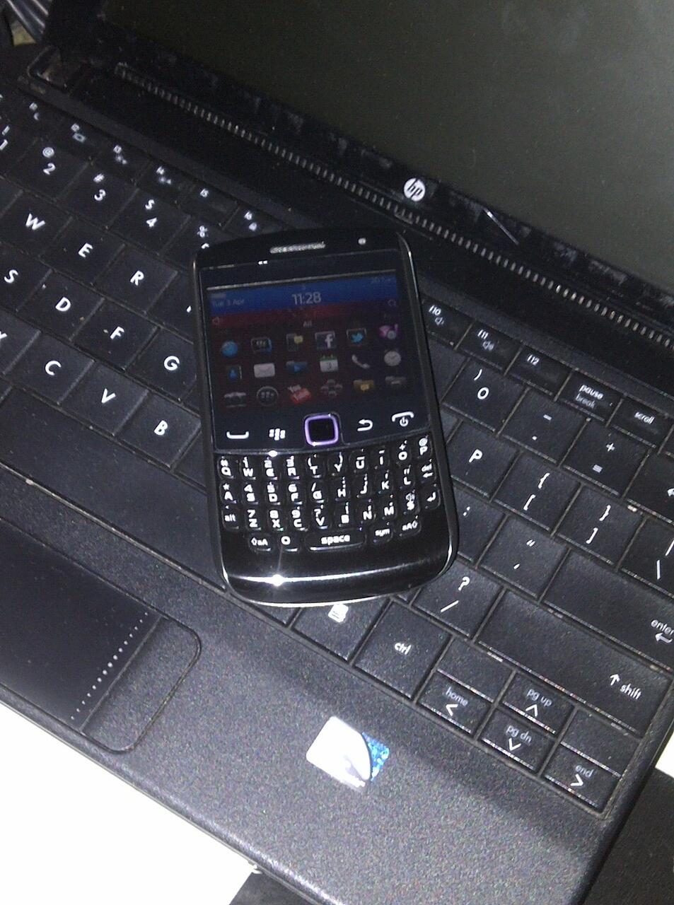 BLACKBERRY APOLLO 9360 HITAM LENGKAP MULUS