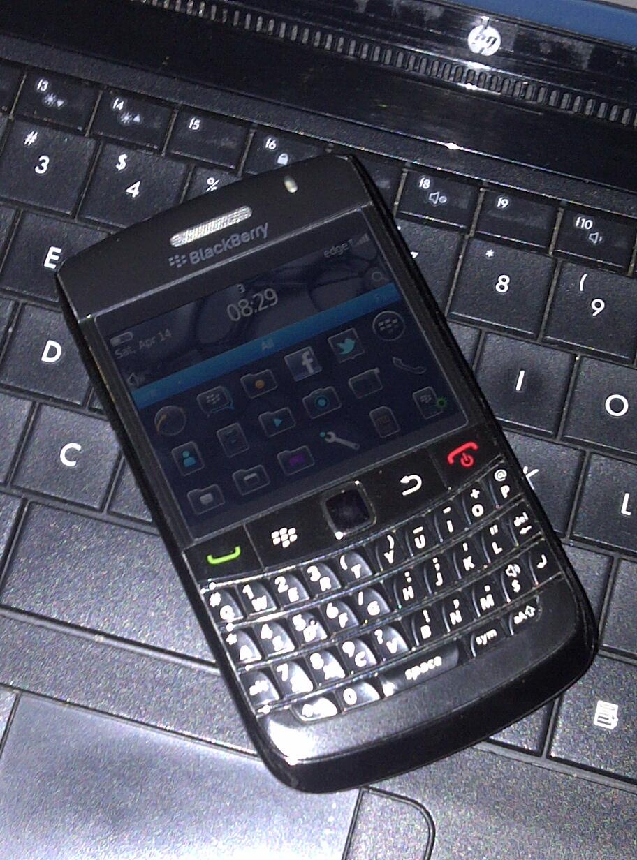 BLACKBERRY ONYX2 9780 HITAM LENGKAP MULUS