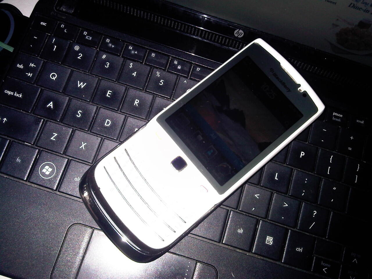 BLACKBERRY TORCH 9800 WHITE LENGKAP MULUS