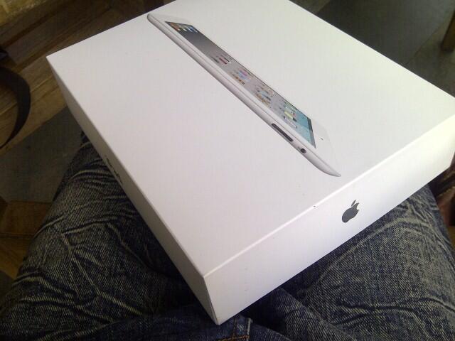 DIJUAL : iPad 2 3G 32gb garansi Ibox mulus NEGO