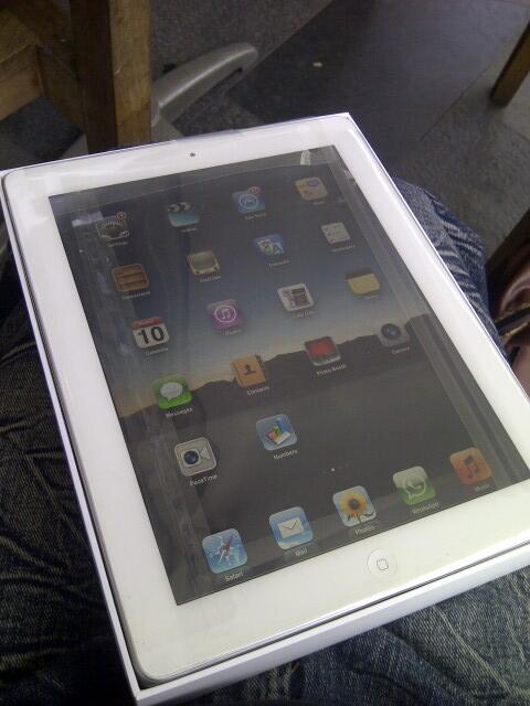 DIJUAL : iPad 2 3G 32gb garansi Ibox mulus NEGO
