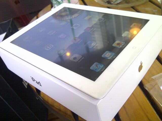 DIJUAL : iPad 2 3G 32gb garansi Ibox mulus NEGO
