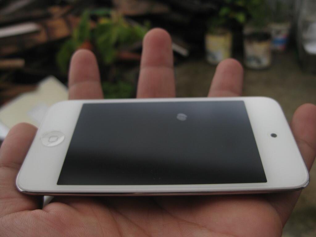 ipod touch itouch putih gen4 32gb mulus msh garansi bandung