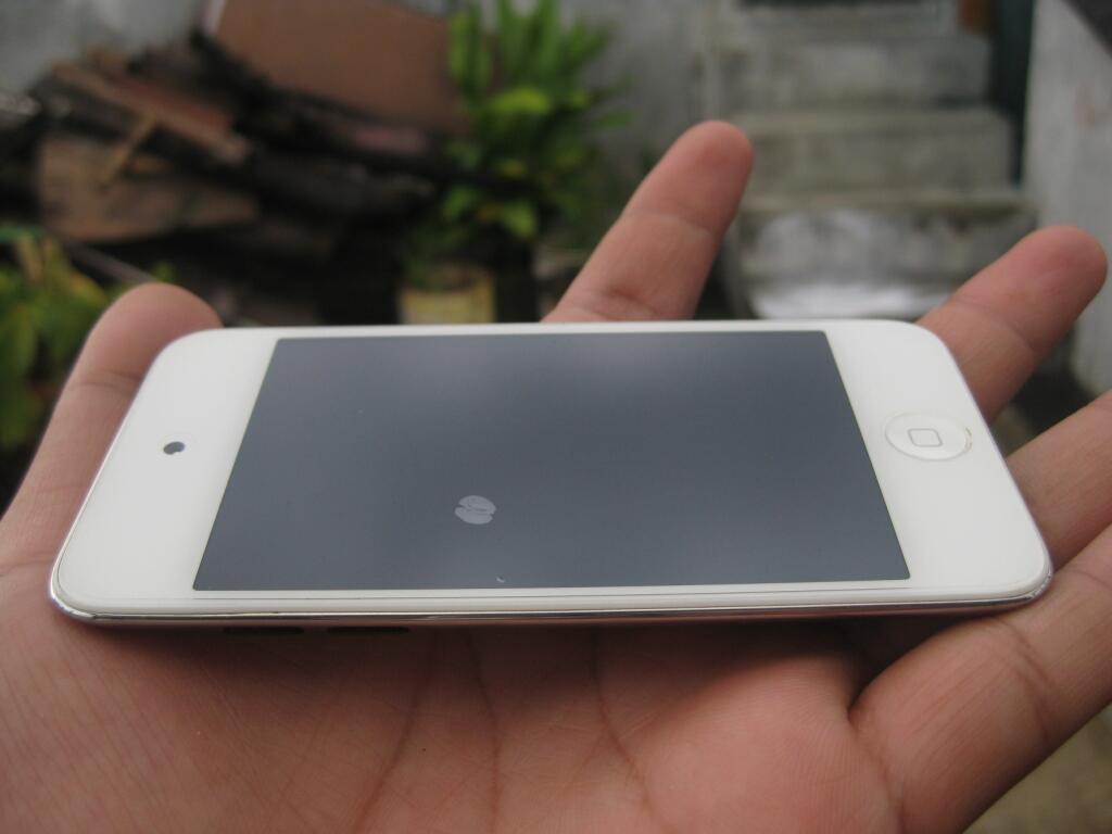 ipod touch itouch putih gen4 32gb mulus msh garansi bandung