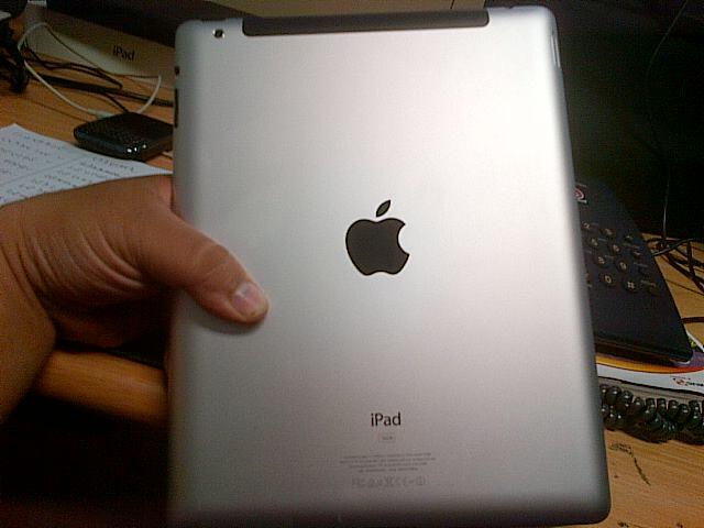 IPAD 2 3G WIFI 16 GIGA PUTIH KINYIS -KINYIS Masih Garansi sampai Februari 2013
