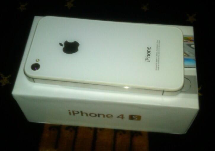 Dijual Murah!!! Iphone 4G 32GB CDMA warna Putih sudah inject Smartfren.. COD Only!!