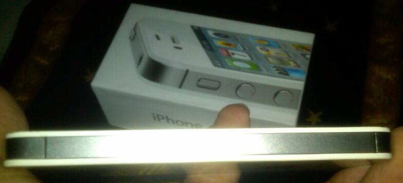 Dijual Murah!!! Iphone 4G 32GB CDMA warna Putih sudah inject Smartfren.. COD Only!!