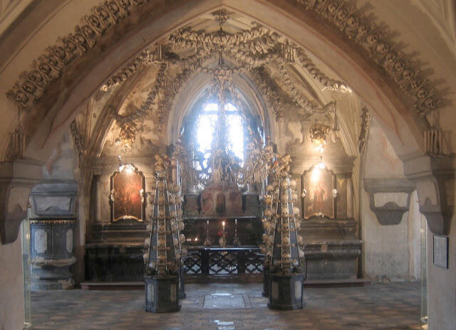 Sedlec Ossuary - Gereja dengan 40.000 kerangka Manusia