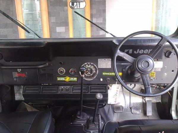 Dijual JEEP CJ7 '80 versi militer