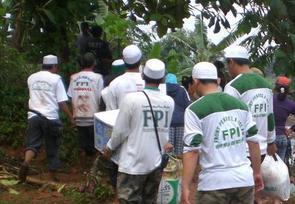 Laskar FPI Sigap Bantu Korban Banjir Makassar
